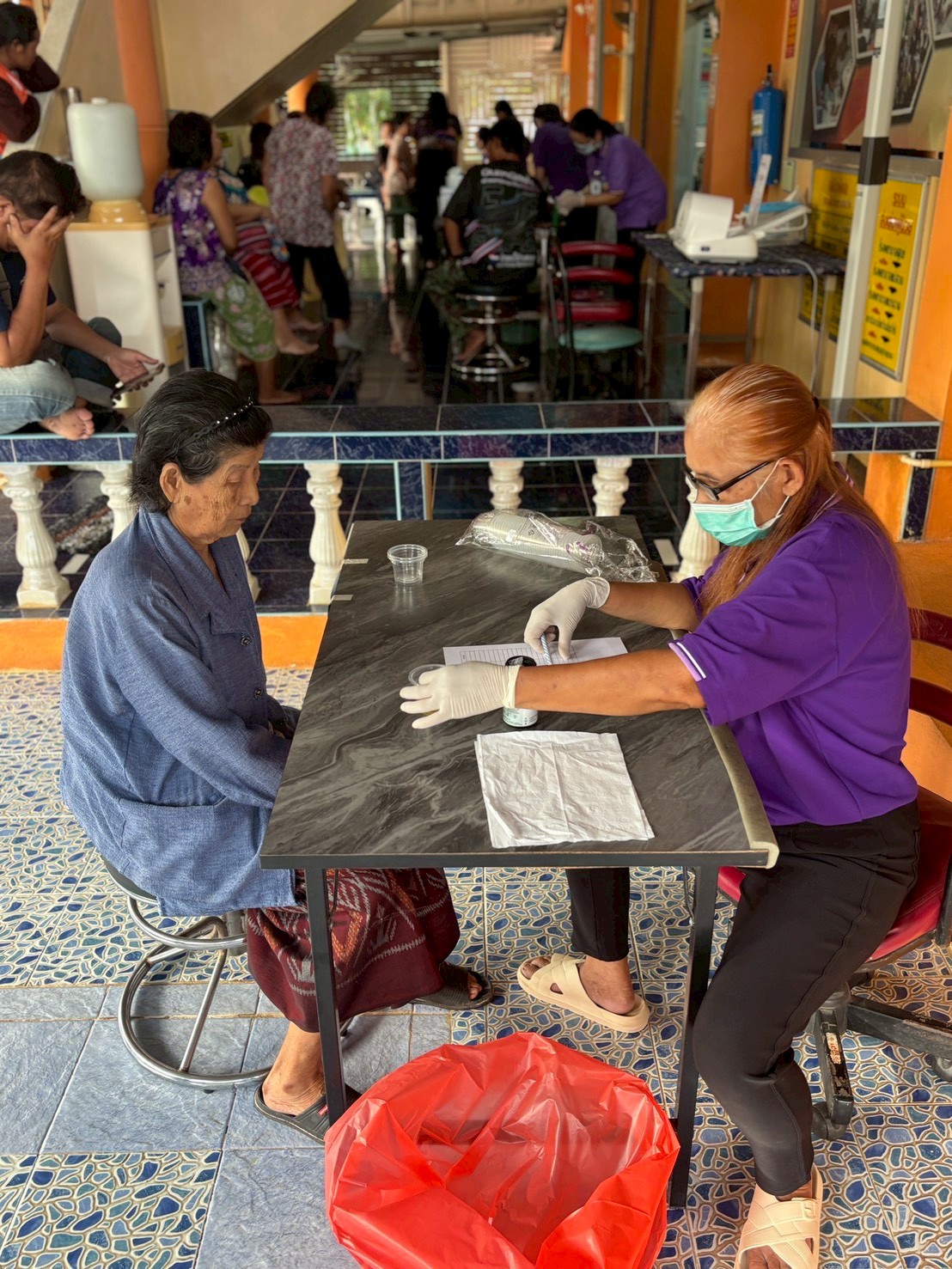 14 ต.ค.68 เวลา 08.00 น.รพ.สต.บ้านสันป่าไร่ ให้บริการเจาะเลือด screening lab (ประจำปี) , ตรวจ HCT (ความเข้มข้นของเลือด) , ตรวจสุขภาพช่องปาก , วัดความดันโลหิต , วัดรอบเอว , ชั่งน้ำหนัก , วัดส่วนสูง , ตรวจ EKG(คลื่นไฟฟ้าหัวใจ) , ตรวจ albumin urine (ปัสสาวะ) 