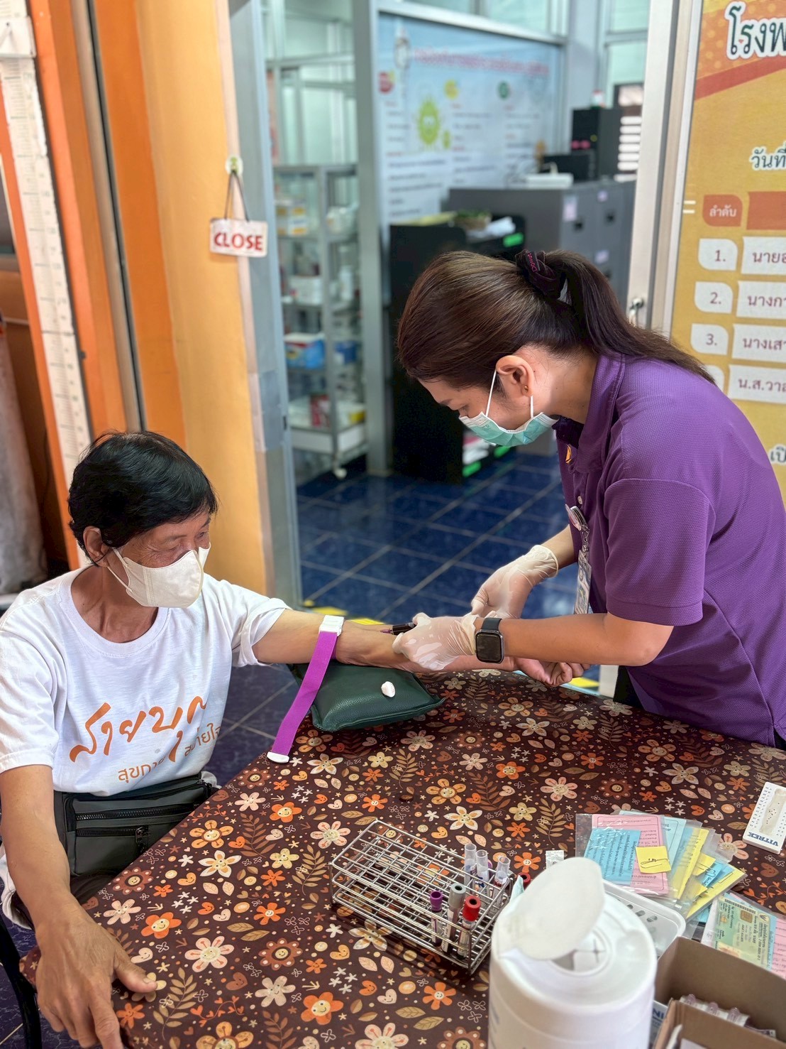 14 ต.ค.68 เวลา 08.00 น.รพ.สต.บ้านสันป่าไร่ ให้บริการเจาะเลือด screening lab (ประจำปี) , ตรวจ HCT (ความเข้มข้นของเลือด) , ตรวจสุขภาพช่องปาก , วัดความดันโลหิต , วัดรอบเอว , ชั่งน้ำหนัก , วัดส่วนสูง , ตรวจ EKG(คลื่นไฟฟ้าหัวใจ) , ตรวจ albumin urine (ปัสสาวะ) 