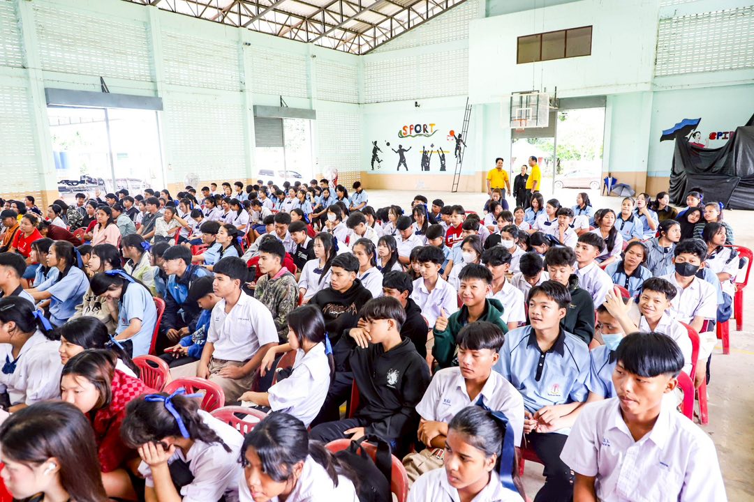 อบจ.ตาก สนับสนุนสื่อการเรียนการสอนแก่โรงเรียนแม่ปะวิทยาคม งบประมาณ 400,000 บาท