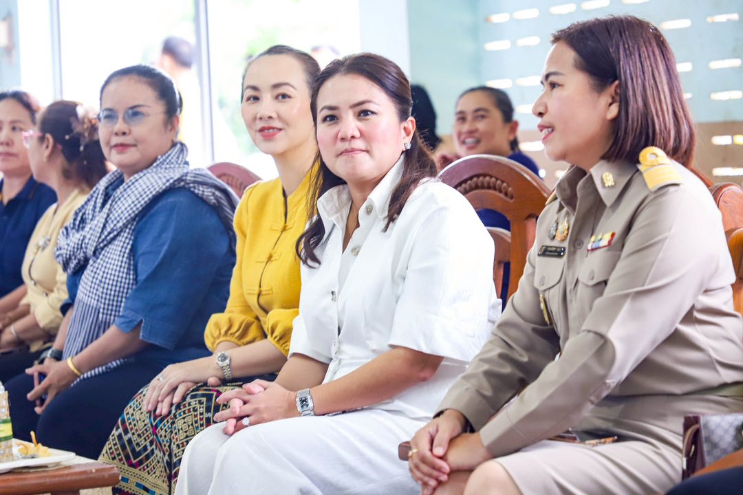อบจ.ตาก สนับสนุนสื่อการเรียนการสอนแก่โรงเรียนแม่ปะวิทยาคม งบประมาณ 400,000 บาท