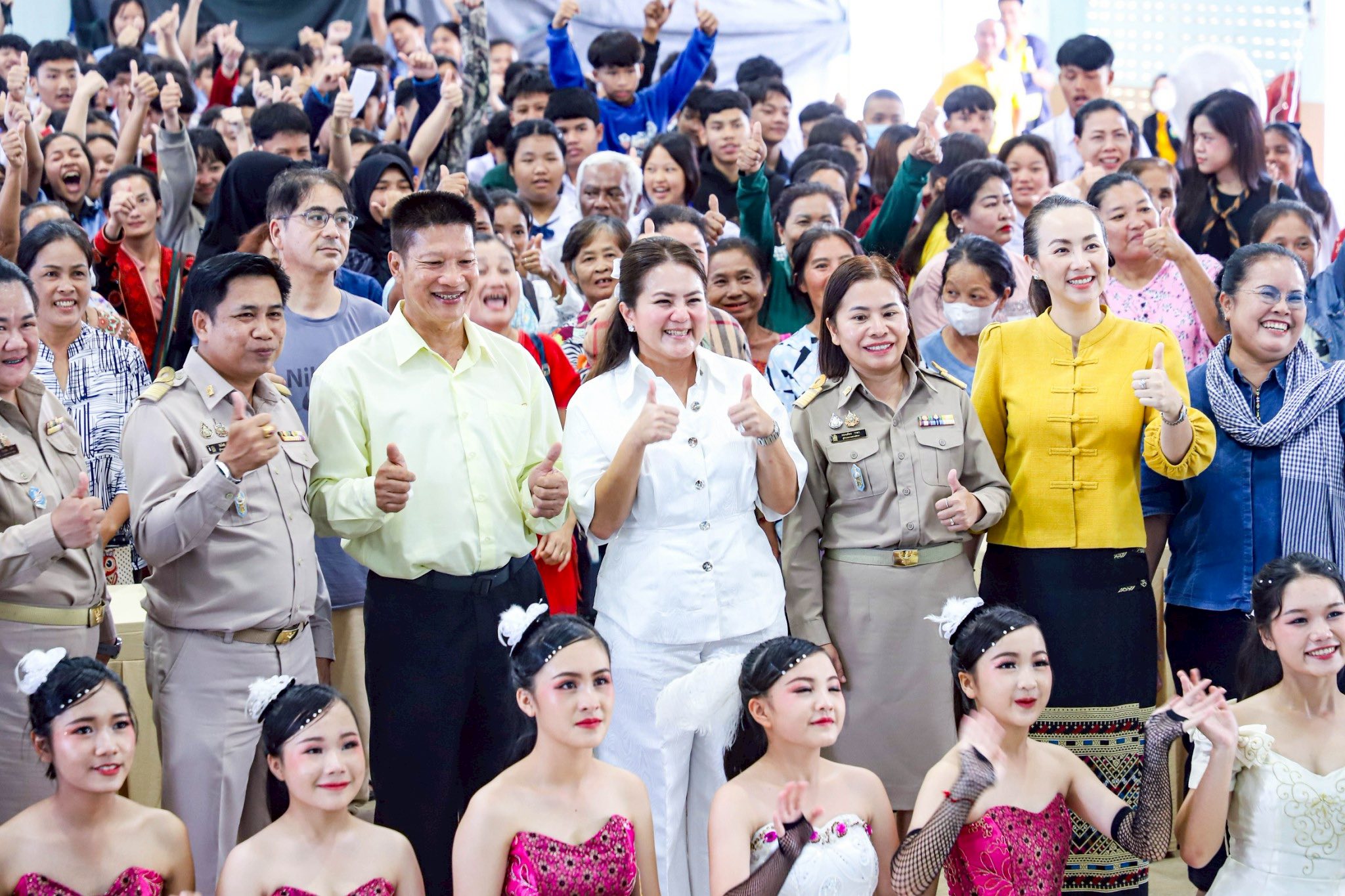 อบจ.ตาก สนับสนุนสื่อการเรียนการสอนแก่โรงเรียนแม่ปะวิทยาคม งบประมาณ 400,000 บาท