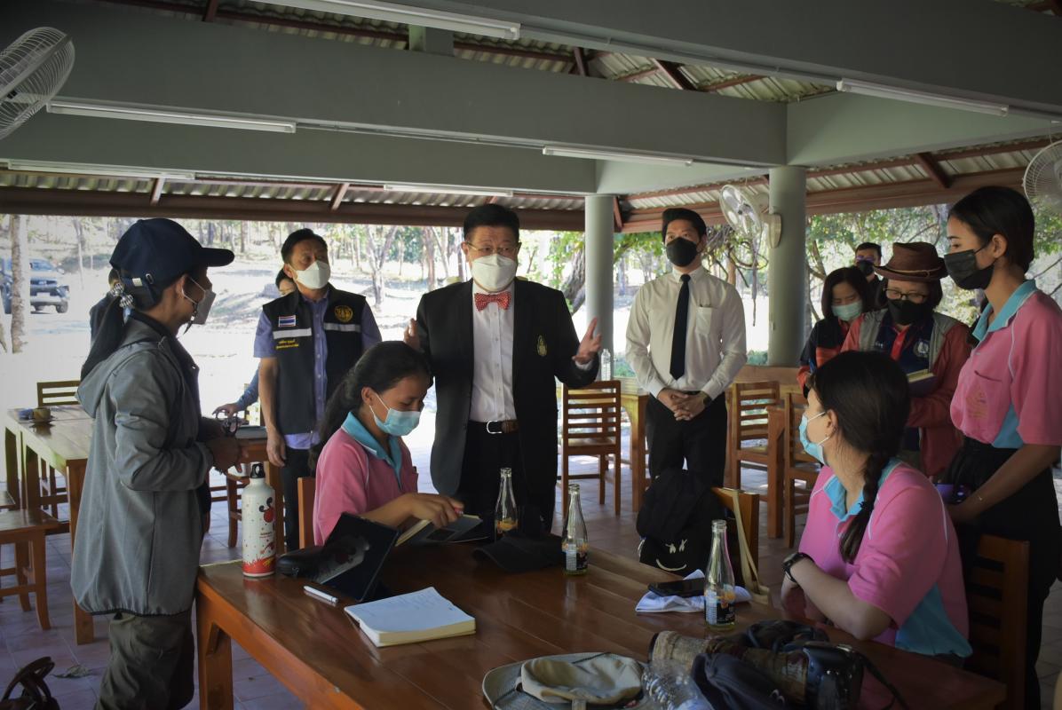 นายกองค์การบริหารส่วนจังหวัดตาก ในฐานะผู้อำนวยการอุทยานธรณีไม้กลายเป็นหินตากลงพื้นที่เพื่อหารือแนวทางการพัฒนาและประชาสัมพันธ์ การท่องเที่ยวเชิงธรณีวิทยา ณ อุทยานแห่งชาติดอยสอยมาลัย - ไม้กลายเป็นหิน จังหวัดตาก