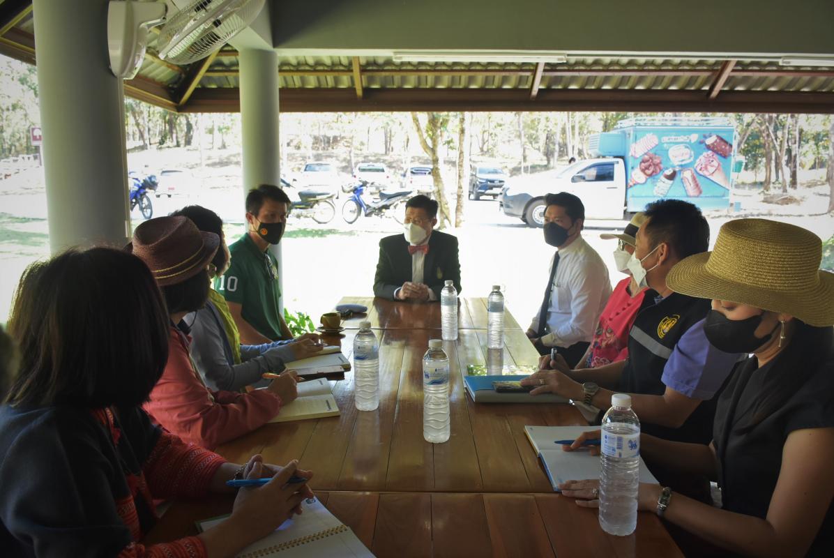 นายกองค์การบริหารส่วนจังหวัดตาก ในฐานะผู้อำนวยการอุทยานธรณีไม้กลายเป็นหินตากลงพื้นที่เพื่อหารือแนวทางการพัฒนาและประชาสัมพันธ์ การท่องเที่ยวเชิงธรณีวิทยา ณ อุทยานแห่งชาติดอยสอยมาลัย - ไม้กลายเป็นหิน จังหวัดตาก