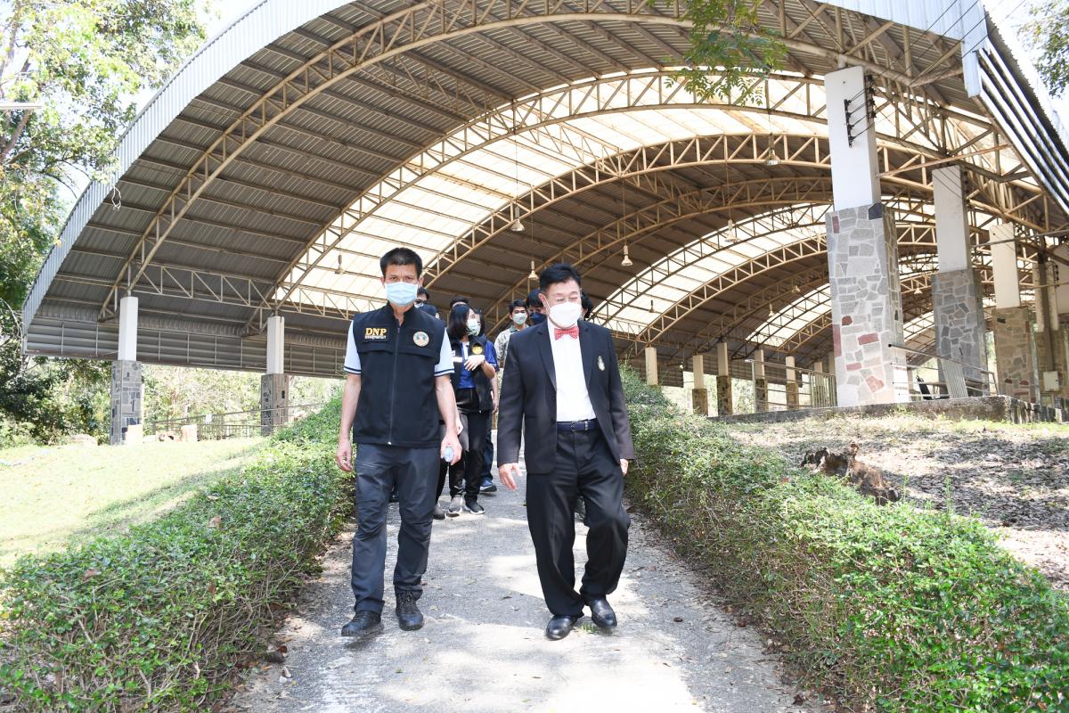 นายณัฐวุฒิ ทวีเกื้อกูลกิจ นายกองค์การบริหารส่วนจังหวัดตาก ในฐานะผู้อำนวยการอุทยานธรณีไม้กลายเป็นหินตาก เป็นประธานในพิธีเปิดโครงการอบรมมัคคุเทศก์คืนถิ่น รุ่นที่ 1 ประจำปีงบประมาณ พ.ศ. 2565