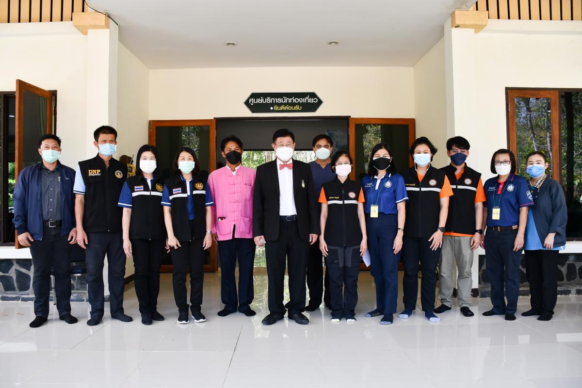 นายณัฐวุฒิ ทวีเกื้อกูลกิจ นายกองค์การบริหารส่วนจังหวัดตาก ในฐานะผู้อำนวยการอุทยานธรณีไม้กลายเป็นหินตาก เป็นประธานในพิธีเปิดโครงการอบรมมัคคุเทศก์คืนถิ่น รุ่นที่ 1 ประจำปีงบประมาณ พ.ศ. 2565