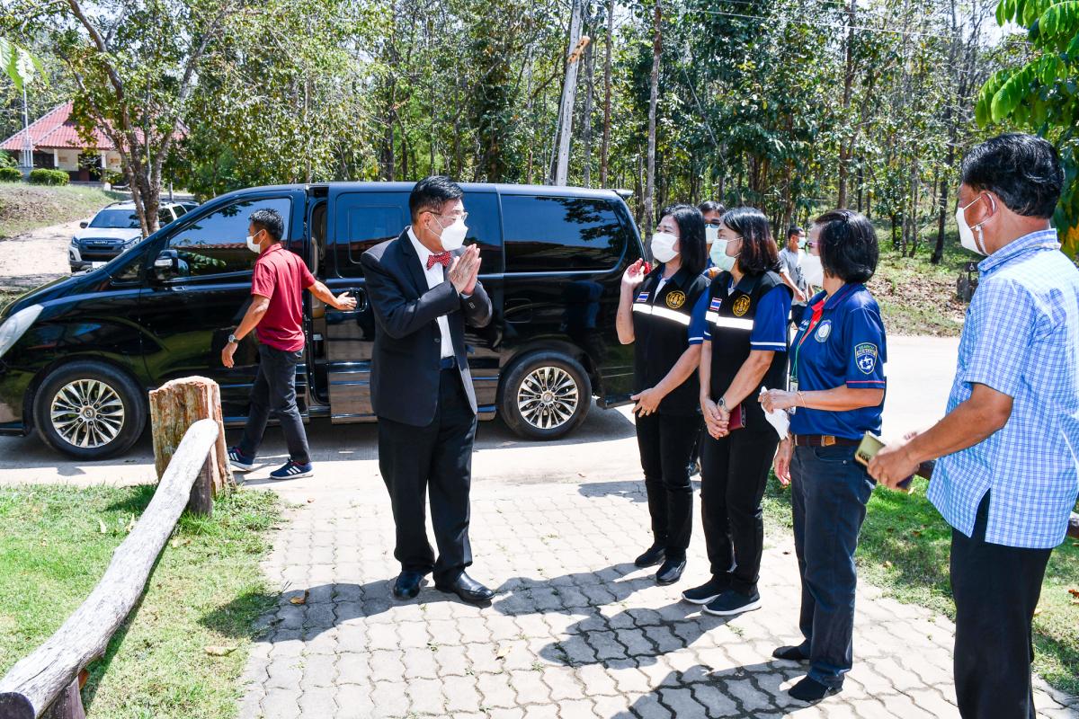 นายณัฐวุฒิ ทวีเกื้อกูลกิจ นายกองค์การบริหารส่วนจังหวัดตาก ในฐานะผู้อำนวยการอุทยานธรณีไม้กลายเป็นหินตาก เป็นประธานในพิธีเปิดโครงการอบรมมัคคุเทศก์คืนถิ่น รุ่นที่ 1 ประจำปีงบประมาณ พ.ศ. 2565