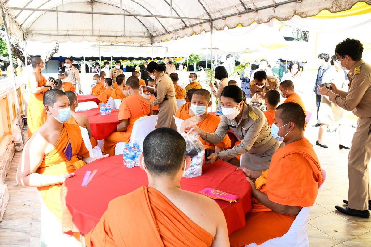 นายณัฐวุฒิ ทวีเกื้อกูลกิจ นายกองค์การบริหารส่วนจังหวัดตาก มอบหมายให้ นางวันทนา วิรัชเกษม รองปลัดองค์การบริหารส่วนจังหวัดตาก เป็นผู้แทนเข้าร่วมพิธีถวายภัตตาหารเพลและสิ่งของพระราชทาน แด่พระภิกษุสามเณร ในการสอบบาลีสนามหลวง