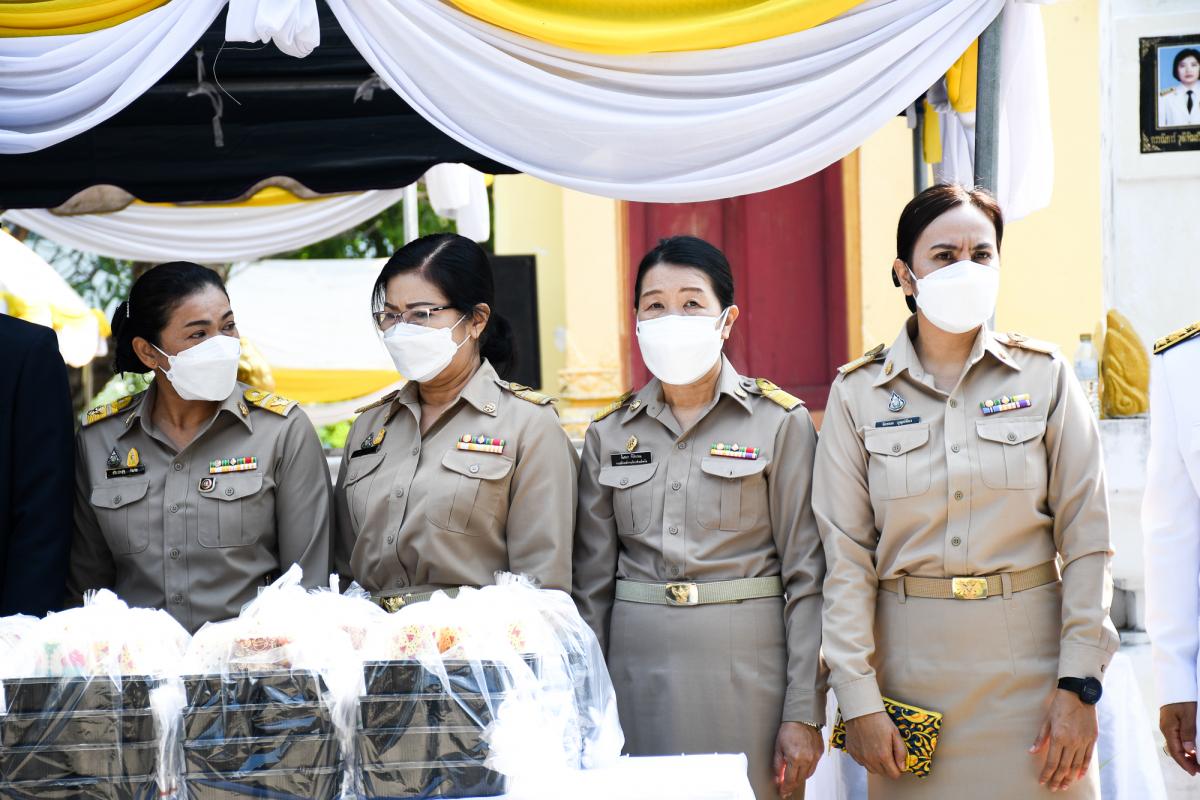 นายณัฐวุฒิ ทวีเกื้อกูลกิจ นายกองค์การบริหารส่วนจังหวัดตาก มอบหมายให้ นางวันทนา วิรัชเกษม รองปลัดองค์การบริหารส่วนจังหวัดตาก เป็นผู้แทนเข้าร่วมพิธีถวายภัตตาหารเพลและสิ่งของพระราชทาน แด่พระภิกษุสามเณร ในการสอบบาลีสนามหลวง