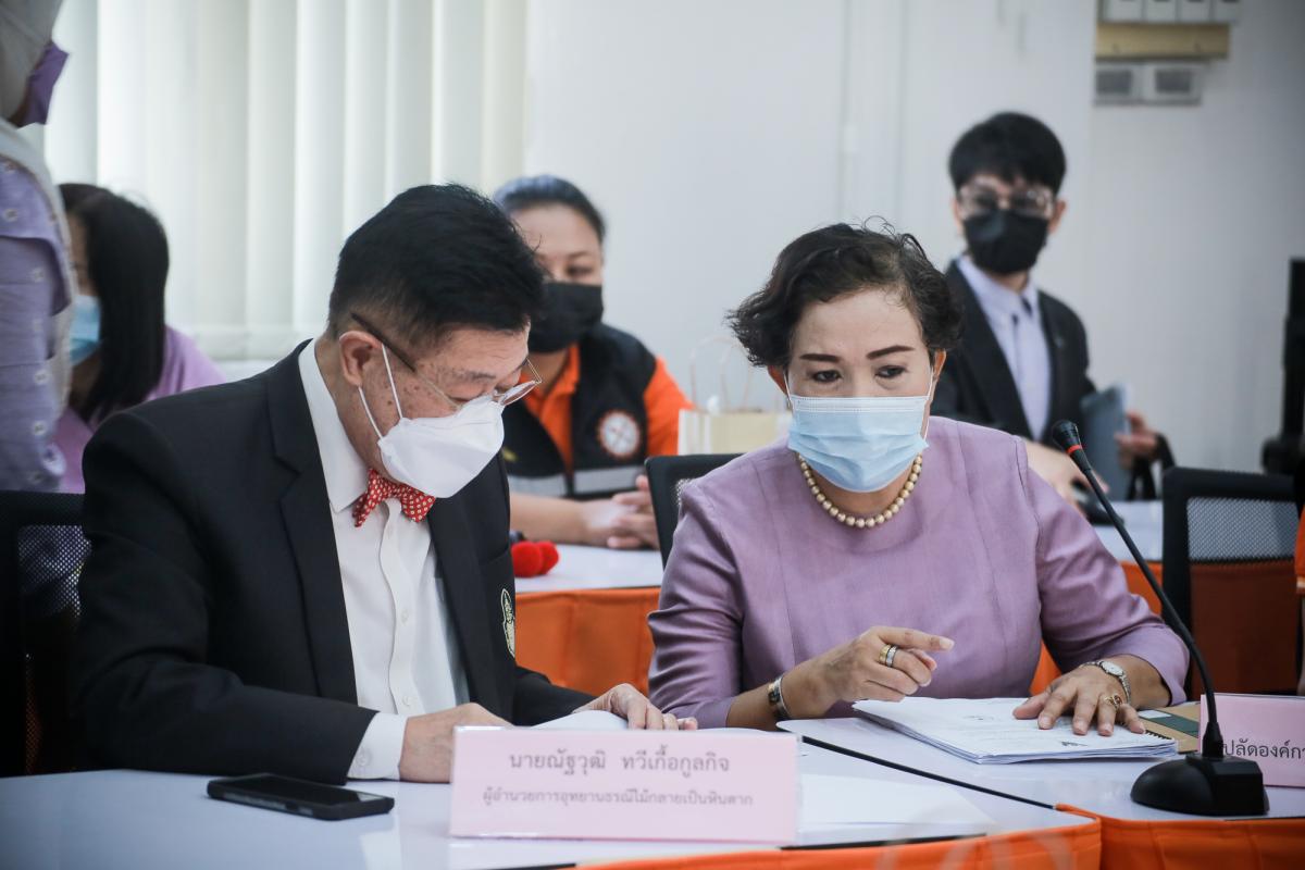 นายก อบจ.ตาก ในฐานะ ผู้อำนวยการอุทยานธรณีไม้กลายเป็นหินตาก เข้าร่วมการประชุมหารือเตรียมความพร้อมการจัดงานบันทึกสถิติโลกไม้กลายเป็นหินที่ยาวที่สุดในโลก Guinness World Records (GWR)