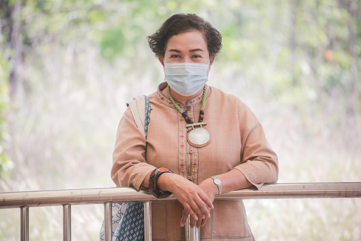 นายกองค์การบริหารส่วนจังหวัดตาก ในฐานะผู้อำนวยการอุทยานธรณีไม้กลายเป็นหินตาก พร้อมด้วยผู้บริหาร และหัวหน้าส่วนการงานองค์การบริหารส่วนจังหวัดตาก ร่วมเป็นสักขีพยานในการวัดความยาวของไม้กลายเป็นหินหลุมที่ 1