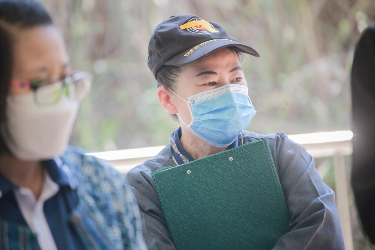 นายกองค์การบริหารส่วนจังหวัดตาก ในฐานะผู้อำนวยการอุทยานธรณีไม้กลายเป็นหินตาก พร้อมด้วยผู้บริหาร และหัวหน้าส่วนการงานองค์การบริหารส่วนจังหวัดตาก ร่วมเป็นสักขีพยานในการวัดความยาวของไม้กลายเป็นหินหลุมที่ 1