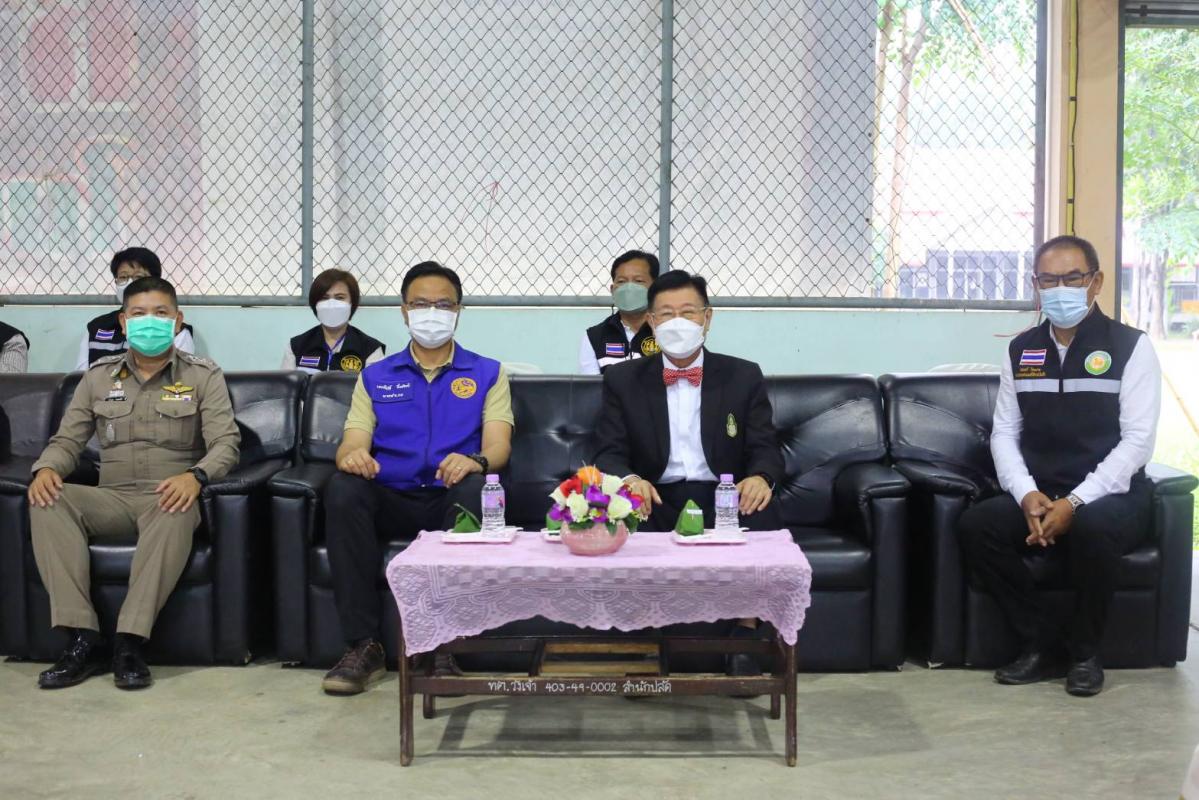 นายก อบจ.ตาก นำทีม ส่งมอบถุงยังชีพ ณ อำเภอวังเจ้า