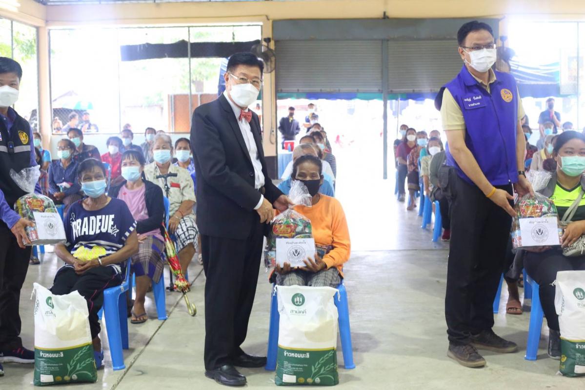 นายก อบจ.ตาก นำทีม ส่งมอบถุงยังชีพ ณ อำเภอวังเจ้า