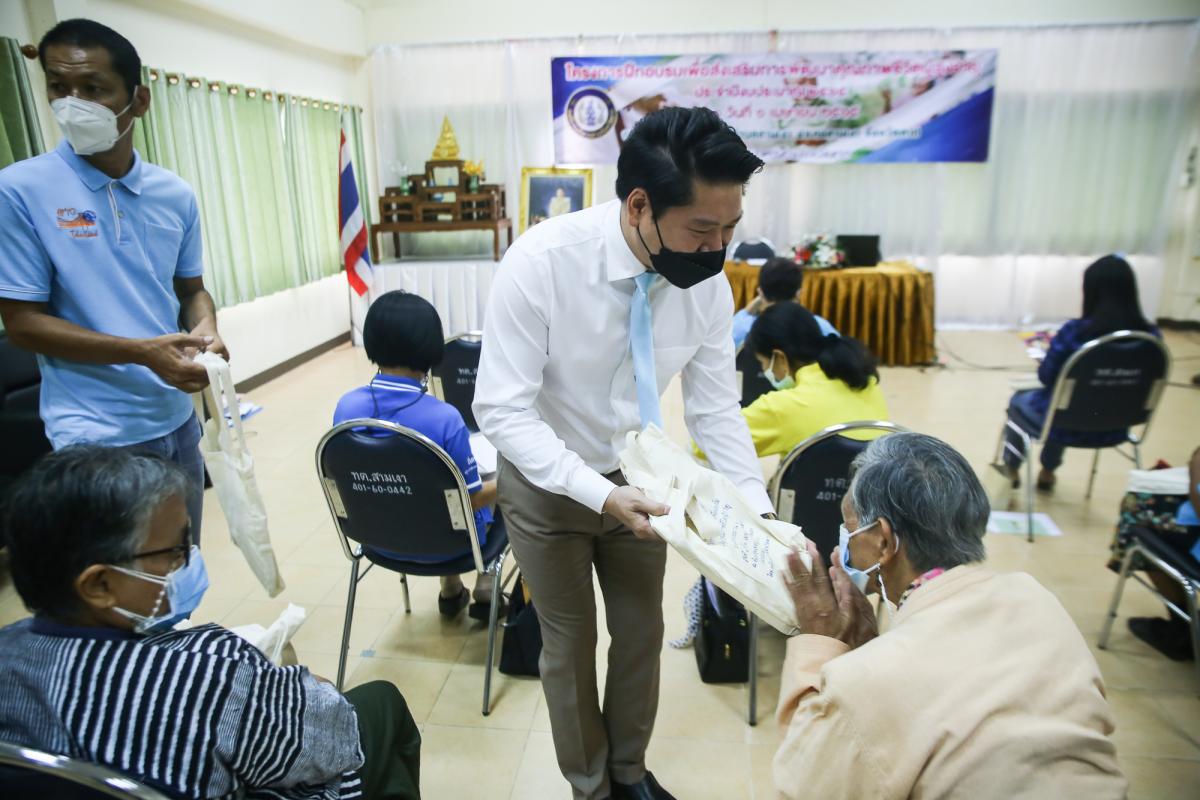 รองนายกองค์การบริหารส่วนจังหวัดตาก เป็นประธานในพิธีเปิดโครงการฝึกอบรมเพื่อส่งเสริมการพัฒนาคุณภาพชีวิตผู้สูงอายุ ประจำปีงบประมาณ พ.ศ. 2565 รุ่นที่ 1