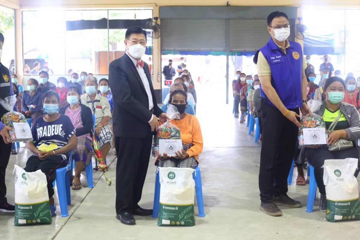 นายก อบจ.ตาก นำทีม ส่งมอบถุงยังชีพ ณ อำเภอวังเจ้า