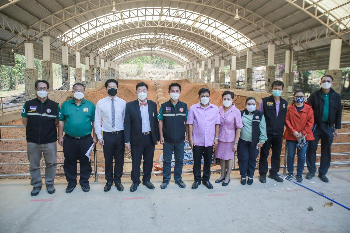 นายกองค์การบริหารส่วนจังหวัดตาก ในฐานะผู้อำนวยการอุทยานธรณีไม้กลายเป็นหินตากร่วมประชุมกับคณะกรมทรัพยากรธรณีเพื่อหารือเรื่องการจัดงาน บันทึกสถิติโลก “ไม้กลายเป็นหินที่ยาวที่สุดในโลก” ต่อ Guinness World Records