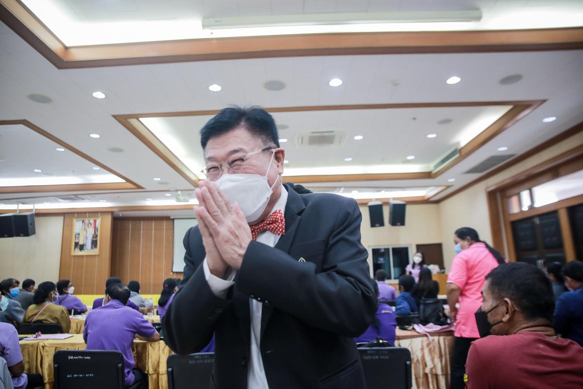 นายกองค์การบริหารส่วนจังหวัดตาก เป็นประธานในพิธีเปิดโครงการฝึกอบรมส่งเสริมการดูแลสุขภาพอนามัยที่ดีของสตรีและบุคคลในครอบครัว ประจำปีงบประมาณ พ.ศ. 2565 พร้อมด้วยว่าที่ ดร.ฑีฆะพล ทวีเกื้อกูลกิจ รองนายกองค์การบริหารส่วนจังหวัดตาก 