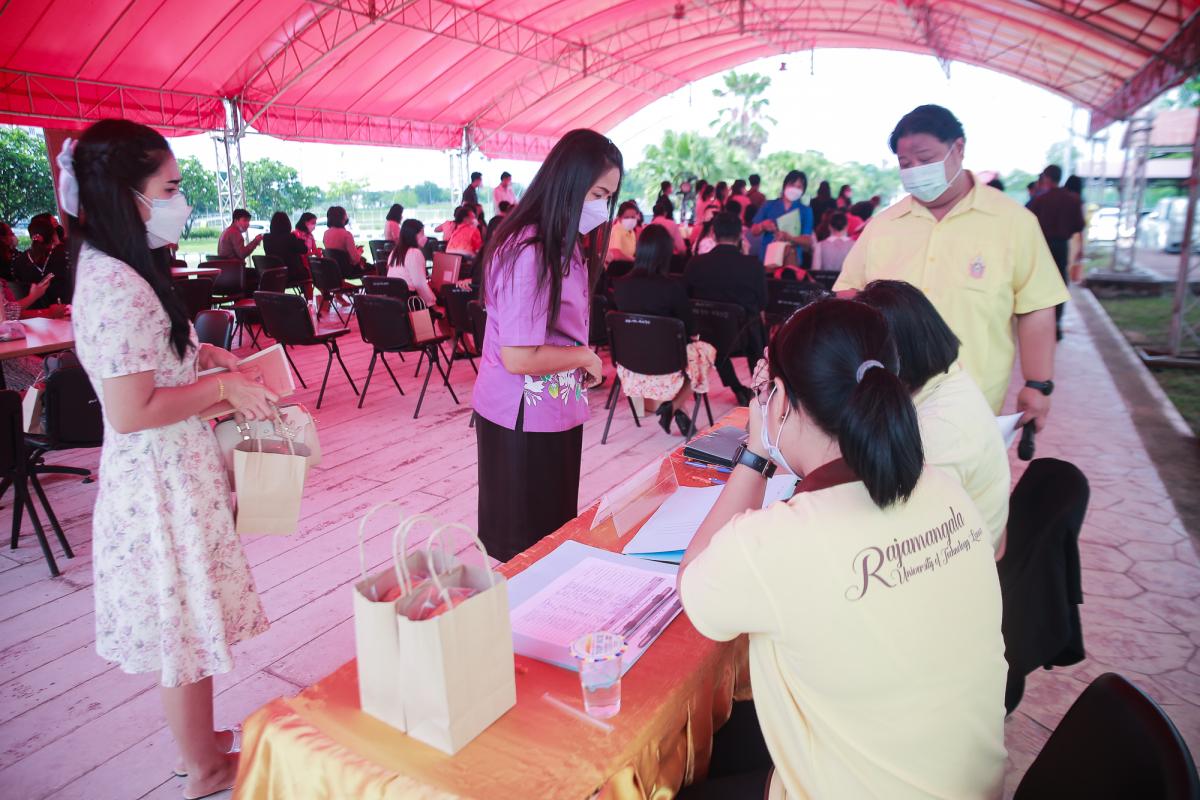 รองนายกองค์การบริหารส่วนจังหวัดตาก เป็นประธานในพิธีเปิดโครงการเงินอุดหนุนเพื่อจัดหาสื่อการเรียนการสอน และมอบเงินอุดหนุนด้านการศึกษา ขององค์การบริหารส่วนจังหวัดตาก ประจำปีงบประมาณ พ.ศ.2565 