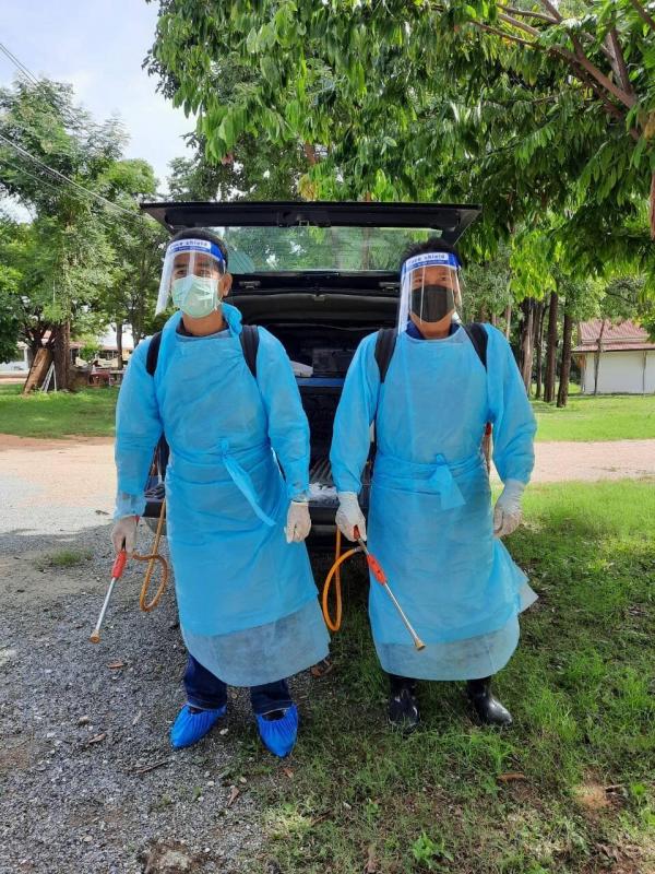 นายก อบจ.ตาก นำทีมฉีดพ่นน้ำยาฆ่าเชื้อโรค วัดท่านา จังหวัดตาก