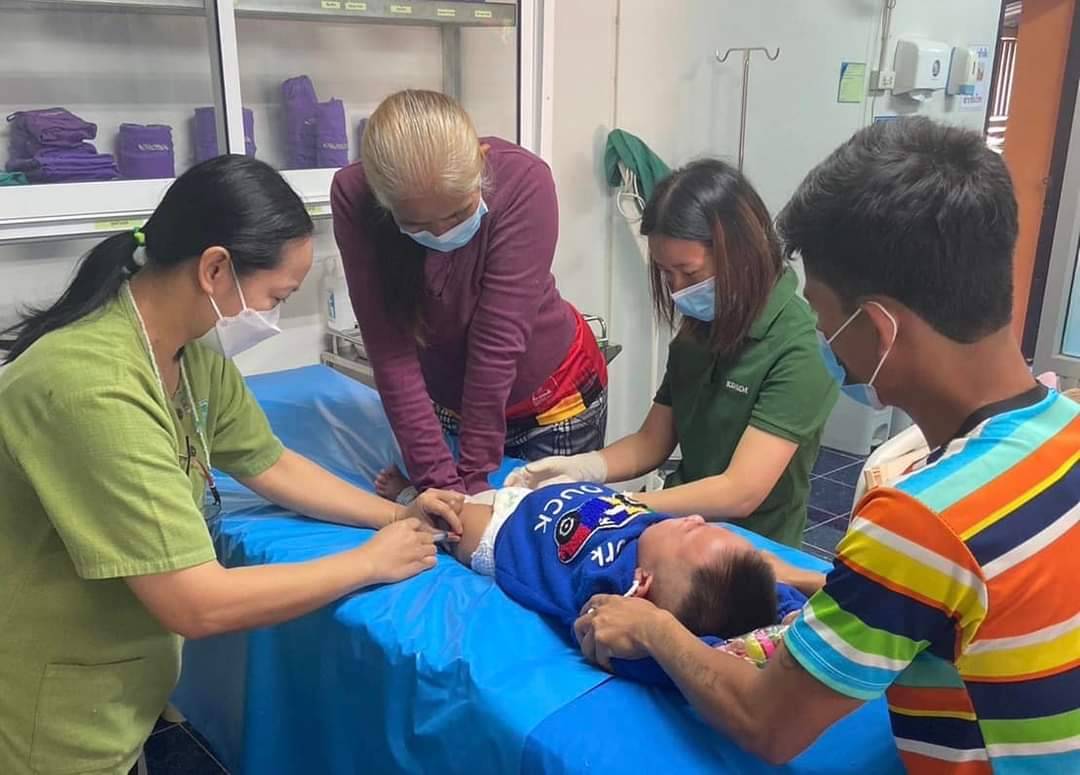 รพ.สต.บ้านสันป่าไร่ ฉีดวัคซีนเด็กอายุ0-5ปี,ตรวจสุขภาพช่องปาก,เคลือบฟลูออไรด์,เจาะเลือดตรวจhct,จ่ายยาpara syr,ferrous syr และแจกของให้เด็ก ๆ ทุกคน