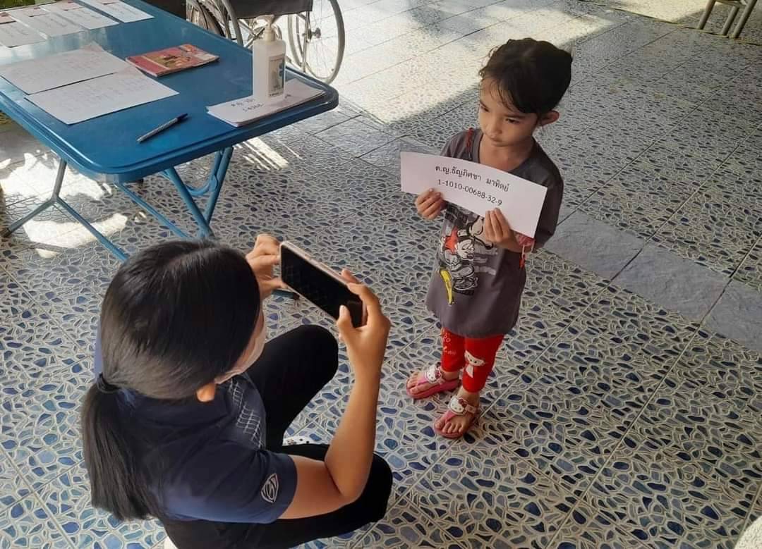 รพ.สต.บ้านสันป่าไร่ ฉีดวัคซีนเด็กอายุ0-5ปี,ตรวจสุขภาพช่องปาก,เคลือบฟลูออไรด์,เจาะเลือดตรวจhct,จ่ายยาpara syr,ferrous syr และแจกของให้เด็ก ๆ ทุกคน