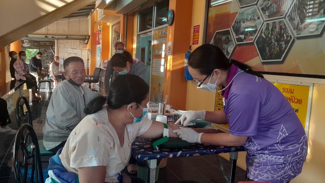 รพ.สต.บ้านสันป่าไร่ เจาะเลือด วัดความดันฯ วัดรอบเอว ชั่งน้ำหนัก ตรวจปัสสาวะ pt NCD