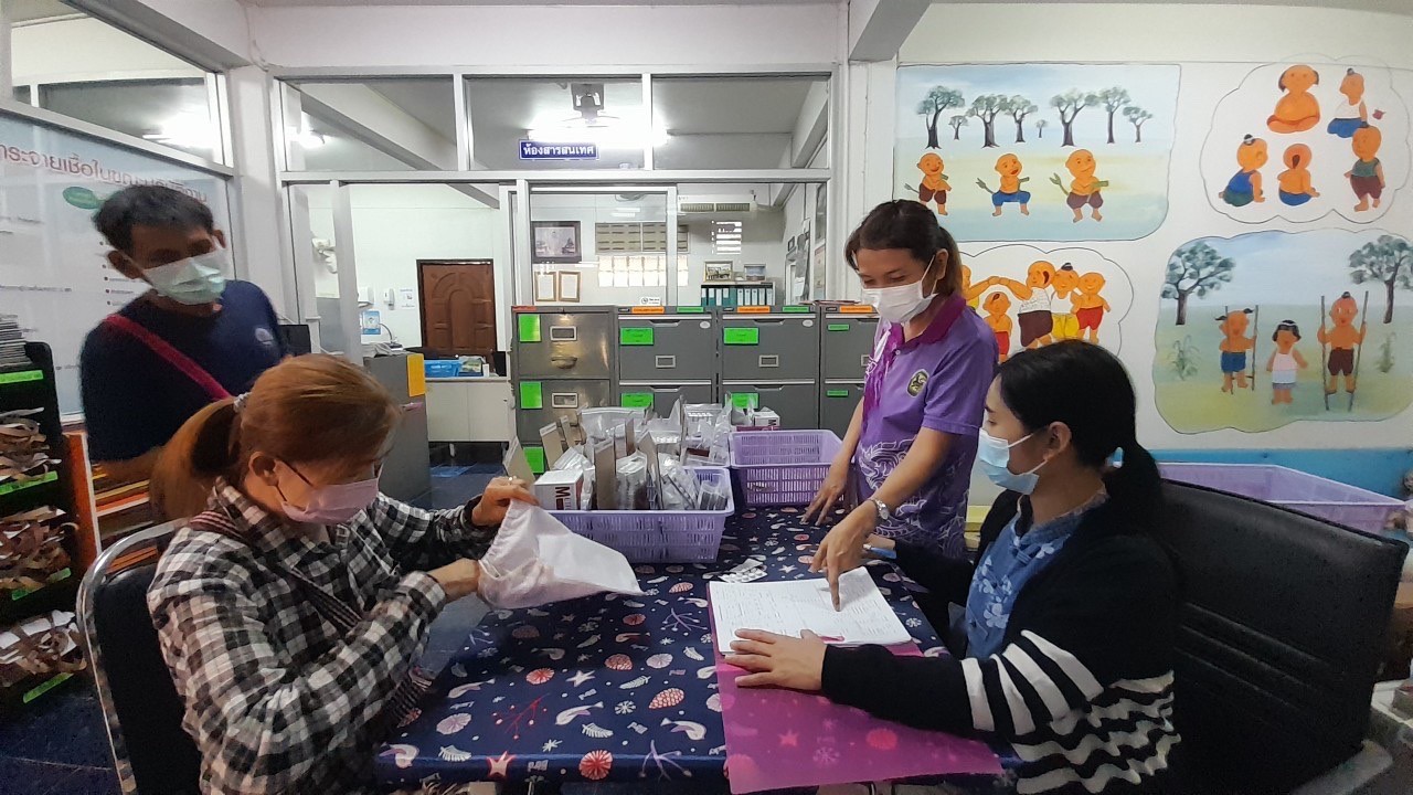 25/4/66 ช่วงบ่าย รพ.สต.บ้านสันป่าไร่ ร่วมกับทีม รพ.แม่ระมาด จ่ายยา , พบแพทย์ , นับจำนวนยา และ ทบทวนความเข้าใจการทานยาก่อนกลับบ้าน ในผู้ป่วยโรคเบาหวานที่รับยาที่ รพ.สต.บ้านสันป่าไร่