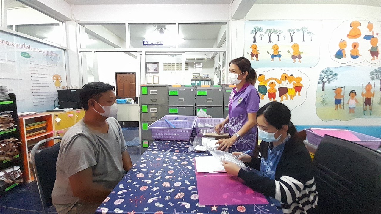 25/4/66 ช่วงบ่าย รพ.สต.บ้านสันป่าไร่ ร่วมกับทีม รพ.แม่ระมาด จ่ายยา , พบแพทย์ , นับจำนวนยา และ ทบทวนความเข้าใจการทานยาก่อนกลับบ้าน ในผู้ป่วยโรคเบาหวานที่รับยาที่ รพ.สต.บ้านสันป่าไร่