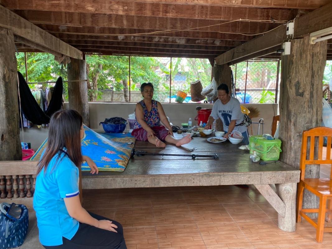 เช้าวันที่3/5/66 CMและจนท. รพ.สต.บ้านสันป่าไร่ เยี่ยมบ้านและประเมินADL ผู้ป่วยกระดูกสันหลังหักจากอุบัติเหตุ หลังออกจาก รพ. และประเมินอาการผู้ป่วยขาอ่อนแรง ปวด ชาขาทั้ง 2 ข้าง ไม่ยอมเดิน ส่งประเมินและรักษาต่อที่รพ.ชุมชน