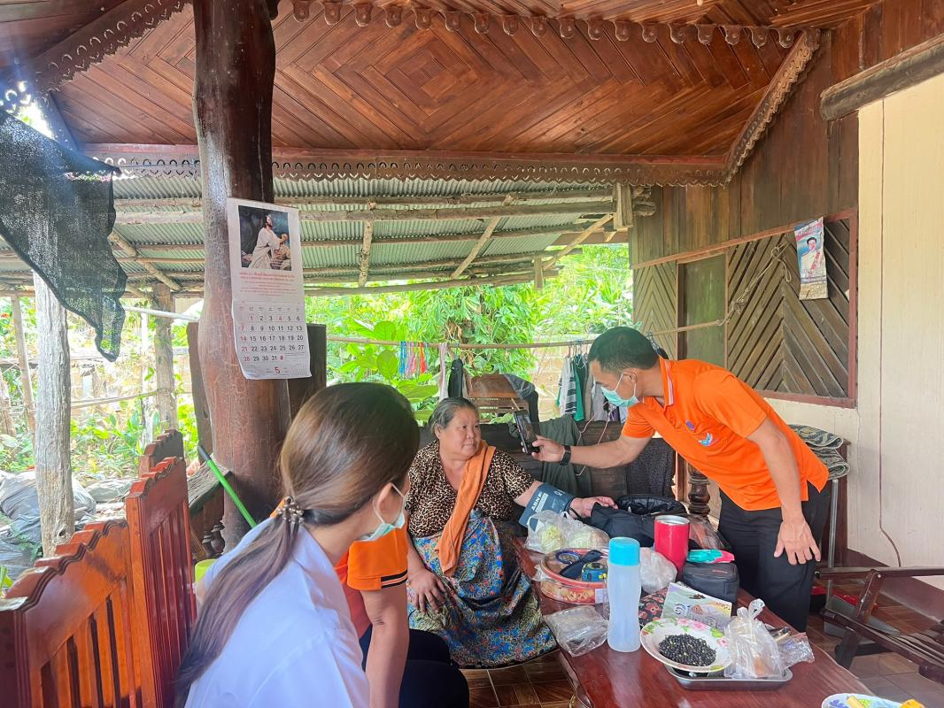 ันที่25/5/66 เวลา09.00น.  จนท.รพ.สต.บ้านสันป่าไร่ร่วมกับนักกายภาพ แพทย์แผนไทย รพ.แม่ระมาด เยี่ยมบ้านผู้ป่วยกลุ่มโรคไม่ติดต่อเรื้อรัง(NCDs) ที่มีปัญหาด้านการเคลื่อนไหวจากโรคร่วมและน้ำหนักตัวมาก