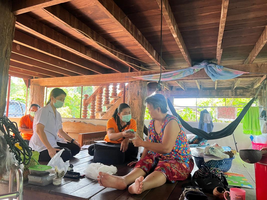 ันที่25/5/66 เวลา09.00น.  จนท.รพ.สต.บ้านสันป่าไร่ร่วมกับนักกายภาพ แพทย์แผนไทย รพ.แม่ระมาด เยี่ยมบ้านผู้ป่วยกลุ่มโรคไม่ติดต่อเรื้อรัง(NCDs) ที่มีปัญหาด้านการเคลื่อนไหวจากโรคร่วมและน้ำหนักตัวมาก