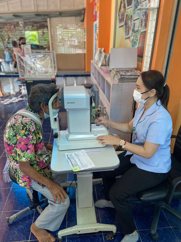 9/6/66 รพ.สต.บ้านสันป่าไร่ร่วมกับรพ.แม่ระมาด ให้บริการตรวจตา ตรวจVA , PH  , วัดความดันลูกตาและรับแว่นตา ในผู้สูงอายุ จำนวน 23 คน