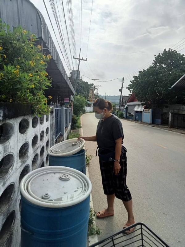 11666 อาสาสมัครสาธารณสุขหมู่ที่5 บ้านสันป่าไร่ สำรวจและทำลายแหล่งเพาะพันธ์ลูกน้ำยุงลาย รอบบ้านงานศพ 100 เมตร