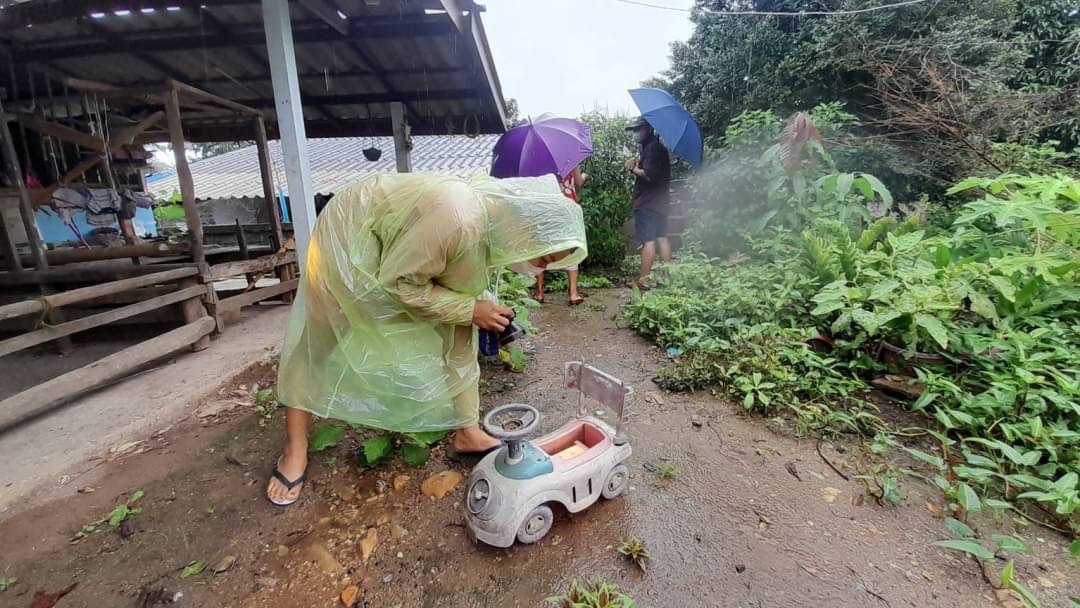 18/6/66 จนท.รพ.สต.บ้านสันป่าไร่ร่วมกับอสม.ม.3บ้านจบปิ ควบคุมโรคไข้เลือดออกรอบ2 เคสดญ.เพ็ญพิชชา ธาราคีรีและรอบแรก ดช.ณัฐคุณ พงษ์ไทย