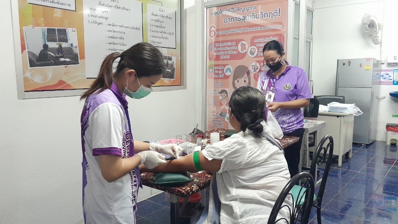 20 มิ.ย.66 จนท.รพ.สต.บ้านสันป่าไร่ เจาะเลือด,ตรวจปัสสาวะ คนไข้โรคความดันโลหิตสูง ที่รับยาที่ รพ.สต.บ้านสันป่าไร่ จำนวน 16 ราย