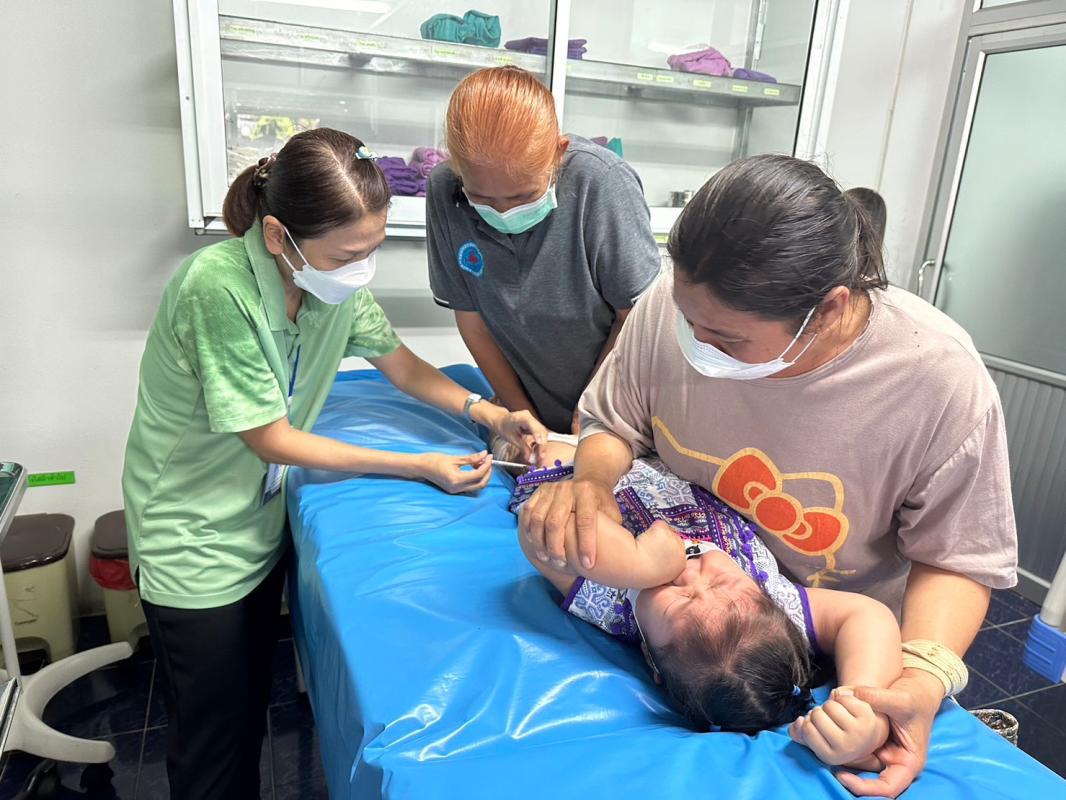 21/6/66 รพ.สต.บ้านสันป่าไร่ รณรงค์ฉีดวัคซีนป้องกันไข้หวัดใหญ่ กลุ่มเด็ก อายุ 6 เดือน ถึง 2 ปี 11 เดือน จำนวน 37 ราย ยอดรวมการรณรงค์ทั้งสองรอบ = 148 ราย