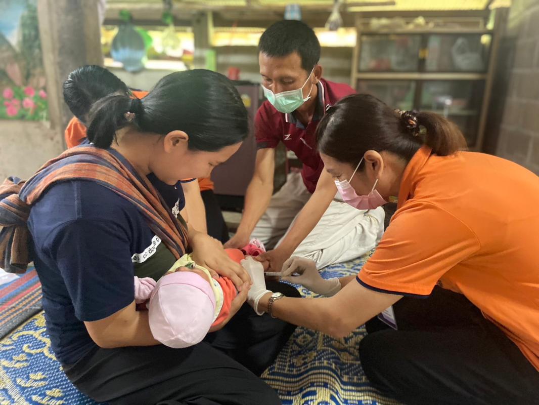 13/7/66 รพ.สต.บ้านสันป่าไร่ ออกหน่วยฉีดวัคซีนเด็กอายุ 0-5 ปี ที่ หมู่ 6 บ้านห้วยกระทิง จำนวน 7 ราย มีการเจาะเลือดตรวจความเข้มข้นของเลือด(Hct) , จ่ายยา para syrferrous syr