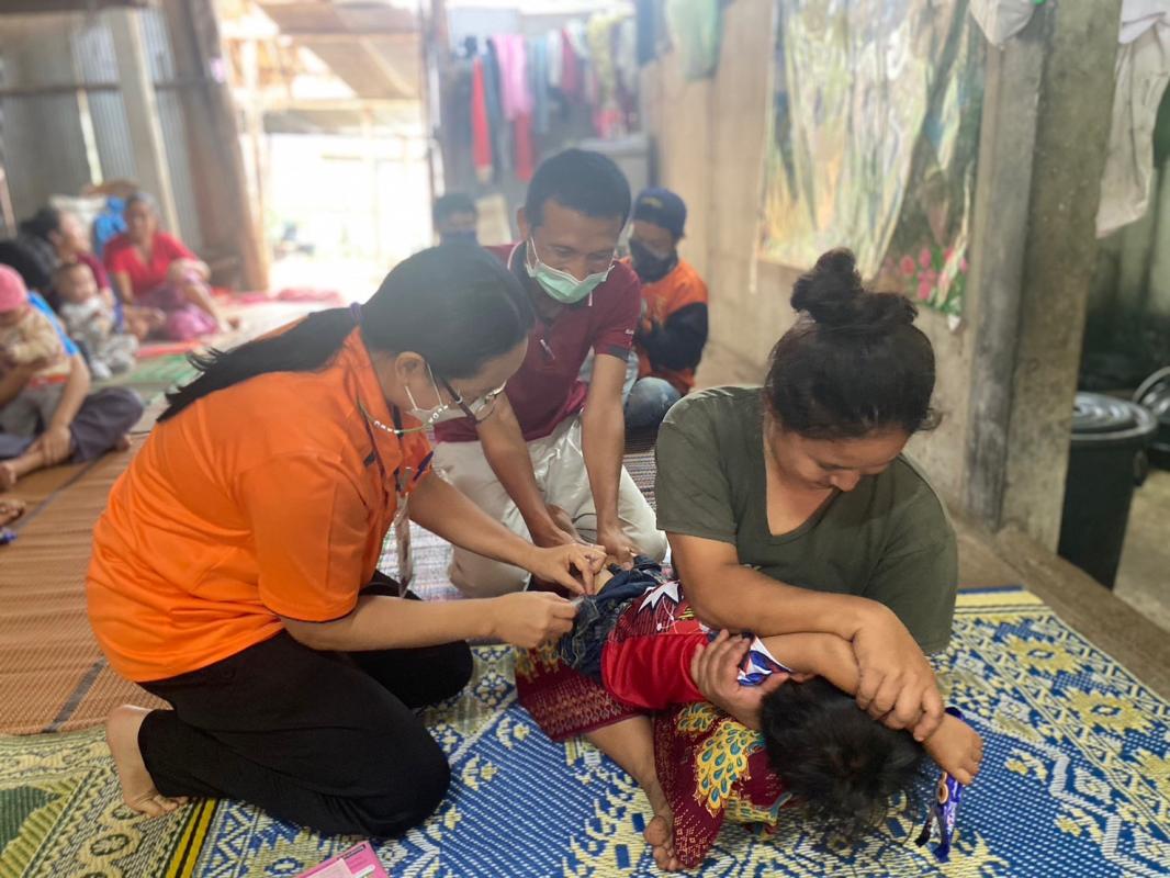 13/7/66 รพ.สต.บ้านสันป่าไร่ ออกหน่วยฉีดวัคซีนเด็กอายุ 0-5 ปี ที่ หมู่ 6 บ้านห้วยกระทิง จำนวน 7 ราย มีการเจาะเลือดตรวจความเข้มข้นของเลือด(Hct) , จ่ายยา para syrferrous syr