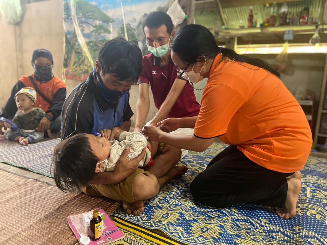 13/7/66 รพ.สต.บ้านสันป่าไร่ ออกหน่วยฉีดวัคซีนเด็กอายุ 0-5 ปี ที่ หมู่ 6 บ้านห้วยกระทิง จำนวน 7 ราย มีการเจาะเลือดตรวจความเข้มข้นของเลือด(Hct) , จ่ายยา para syrferrous syr