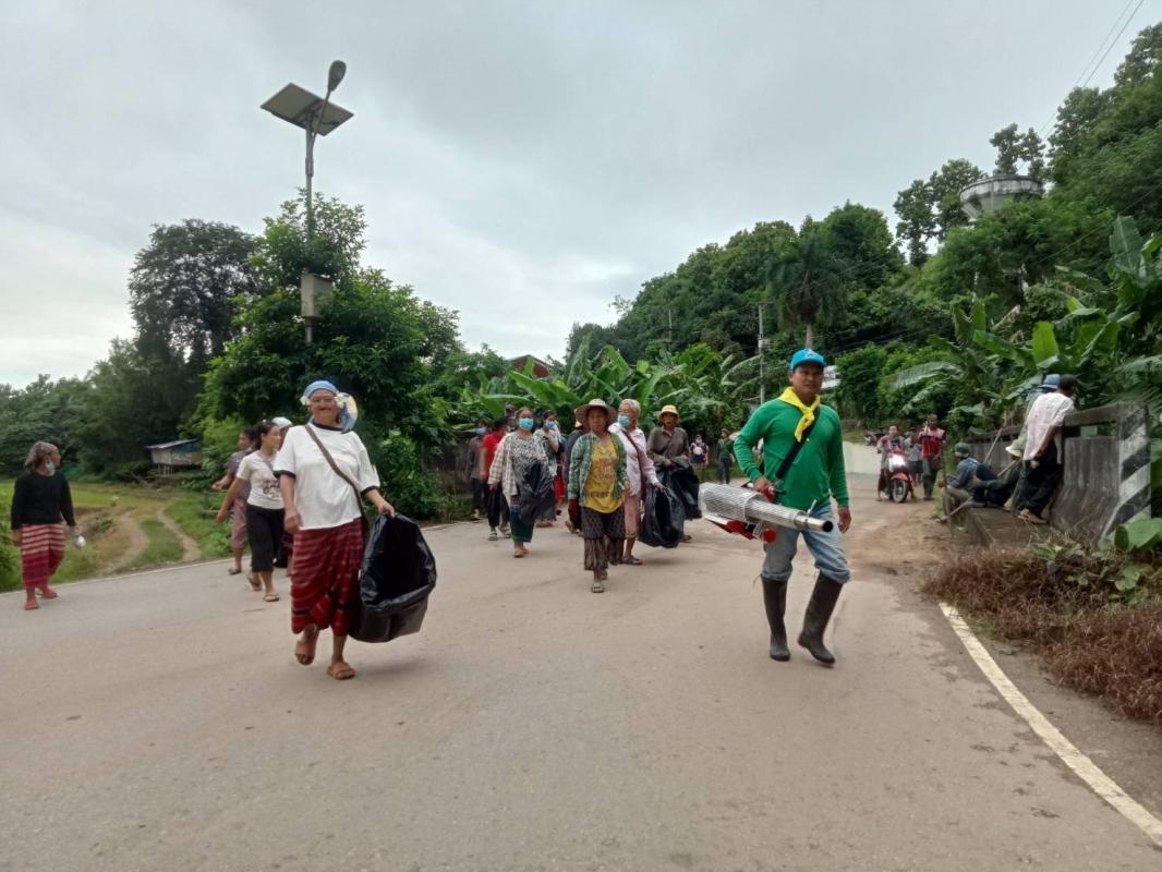 18/7/66 จนท.รพ.สต.บ้านสันป่าไร่ร่วมกับผู้นำชุมชน อบต.พระธาตุ อสม.และประชาชน ม.3บ้านป่าไร่เหนือ รณรงค์สำรวจและทำลายแหล่งเพาะพันธ์ลูกน้ำยุงลายและพ่นสารเคมีกำจัดยุงตัวแก่ทั้งหมู่บ้านเนื่องในวันสวรรคตของสมเด็จย่า
