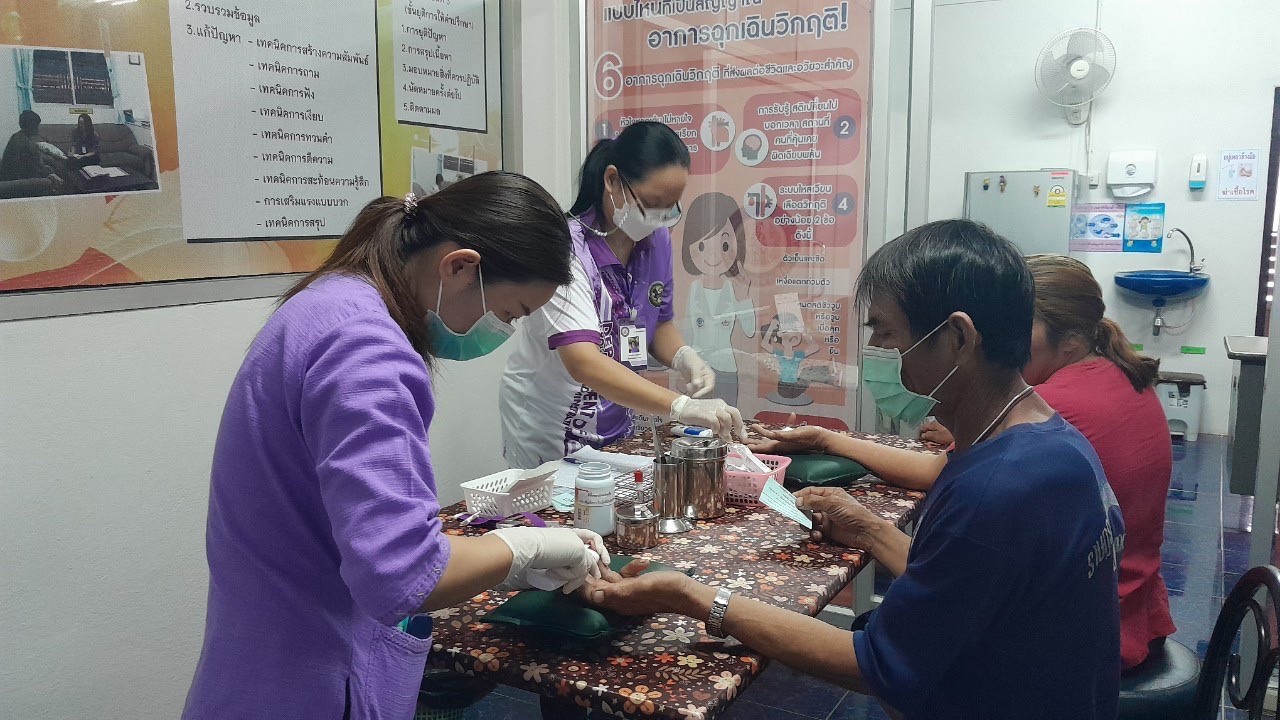 18/7/66 รพ.สต.บ้านสันป่าไร่ เจาะเลือด , วัดความดันโลหิต ผู้ป่วยโรคเบาหวาน ที่รับยาที่ รพ.สต.บ้านสันป่าไร่ จำนวน 20 ราย