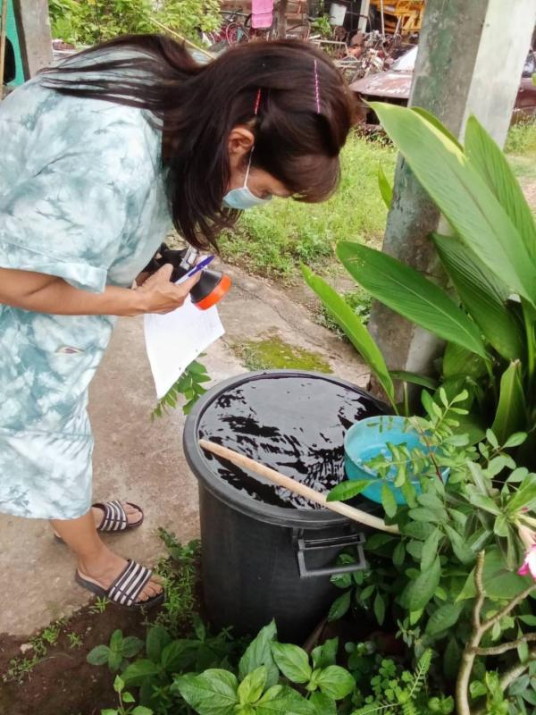 25/7/66 จนท.รพ.สต.บ้านสันป่าไร่ร่วมกับอสม.ม.5บ้านสันป่าไร่ ควบคุมโรคไข้เลือดออกรอบที่1เคสนางซานดาอ่อง