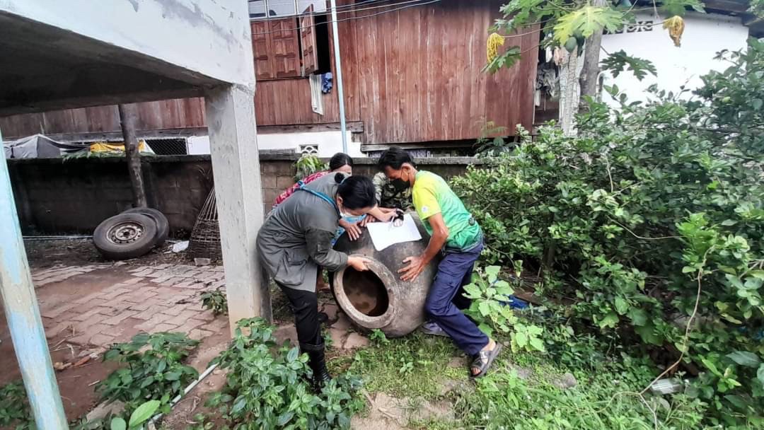 25/7/66 จนท.รพ.สต.บ้านสันป่าไร่ร่วมกับอสม.ม.5บ้านสันป่าไร่ ควบคุมโรคไข้เลือดออกรอบที่1เคสนางซานดาอ่อง