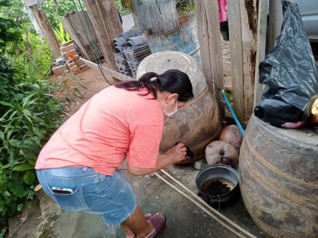 25/7/66 จนท.รพ.สต.บ้านสันป่าไร่ร่วมกับอสม.ม.5บ้านสันป่าไร่ ควบคุมโรคไข้เลือดออกรอบที่1เคสนางซานดาอ่อง