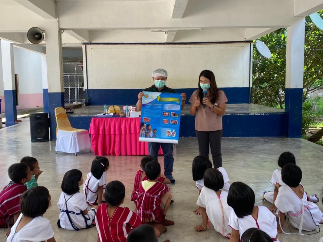 วันที่ 23/6/66 - 25/7/66 จนท.รพ.สต.บ้านสันป่าไร่ ออกให้บริการอนามัยโรงเรียนและจัดกิจกรรมทันตสาธารณสุข โดยดำเนินการ 1.ตรวจสุขภาพช่องปากและเคลือบฟูลออไรด์ จำนวน 7 โรงเรียน 529 คน 2.จัดกิจกรรมฟันสะอาด เหงือกแข็งแรง ในระดับชั้นมัธยมศึกษา ปีที่1 จำนวน 15 คน 3.