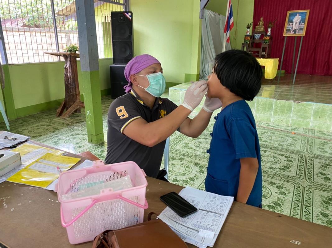 วันที่ 23/6/66 - 25/7/66 จนท.รพ.สต.บ้านสันป่าไร่ ออกให้บริการอนามัยโรงเรียนและจัดกิจกรรมทันตสาธารณสุข โดยดำเนินการ 1.ตรวจสุขภาพช่องปากและเคลือบฟูลออไรด์ จำนวน 7 โรงเรียน 529 คน 2.จัดกิจกรรมฟันสะอาด เหงือกแข็งแรง ในระดับชั้นมัธยมศึกษา ปีที่1 จำนวน 15 คน 3.