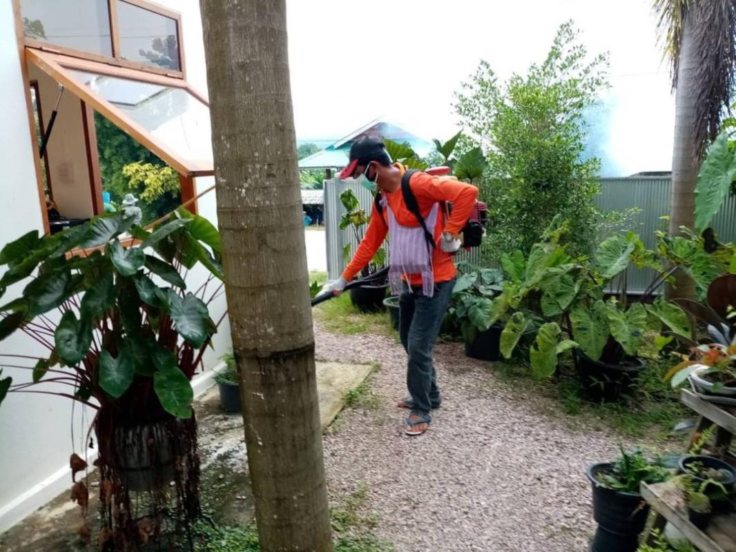 28/7/66 จนท.รพ.สต.บ้านสันป่าไร่ร่วมกับผู้นำชุมชน อสม. ,ประชาชนและชาวต่างชาติในพื้นที่หมู่ที่ 5 บ้านสันป่าไร่ รวมทั้งส่วนราชการในพื้นที่ ( อบต.พระธาตุและตชด.) จัดกิจกรรมจิตอาสา ป้องกันโรคไข้เลือดออก เนื่องในวันเฉลิมพระชนมพรรษา พระบาทสมเด็จพระเจ้าอยู่หัว รั