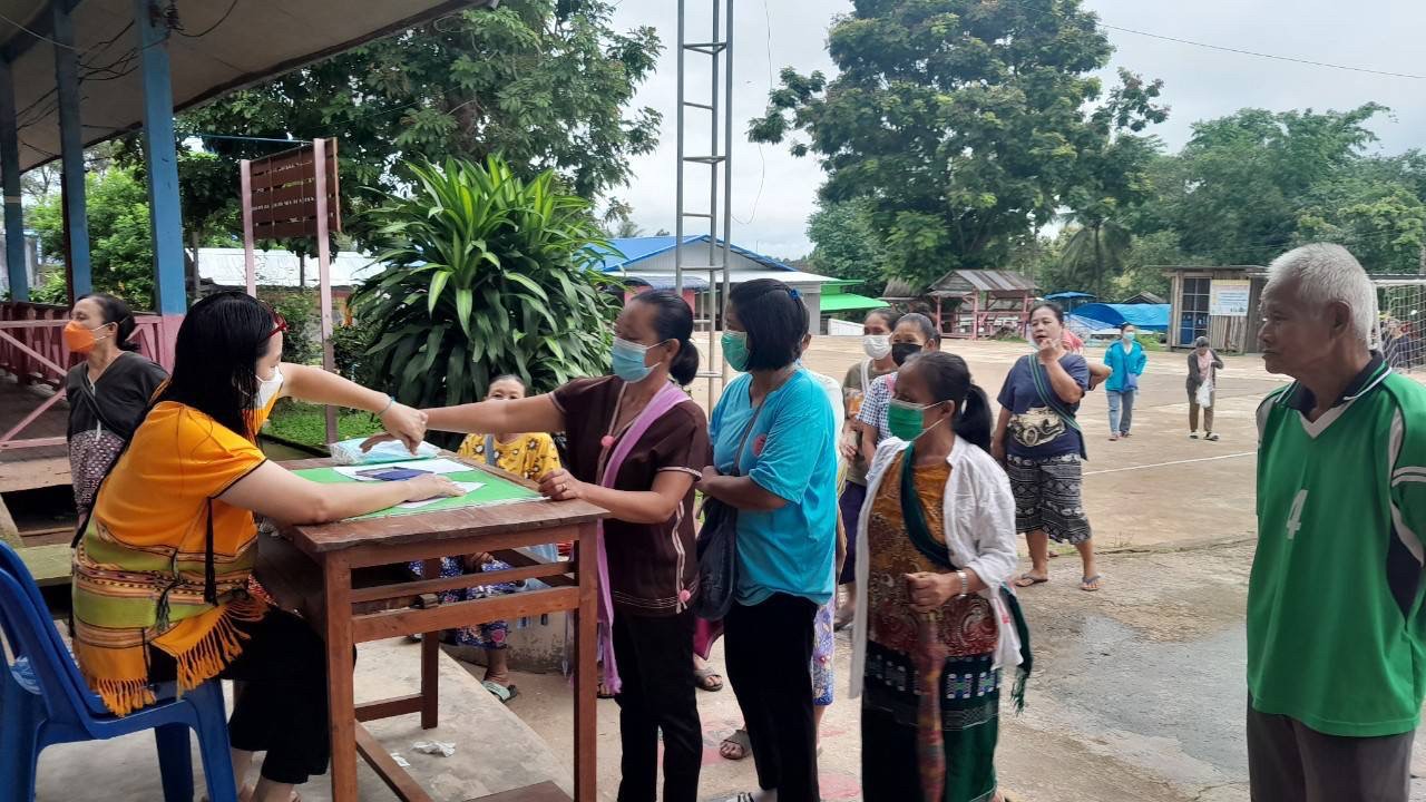 29766 จนท.รพ.สต.บ้านสันป่าไร่ร่วมกับเครือข่ายแม่ยุคใหม่ใส่ใจสุขภาพ จัดอบรมโครงการส่งเสริมความรู้แก่กลุ่มเสี่ยง”เบาหวาน”โรคที่คุณสร้างเอง ณ โรงเรียนบ้านป่าไร่เหนือ โดยมีคุณประนอม จันธิดา จนท.รพ.แม่ระมาดเป็นวิทยากร สนับสนุนงบประมาณจากกองทุนหลักประกันสุขภาพต