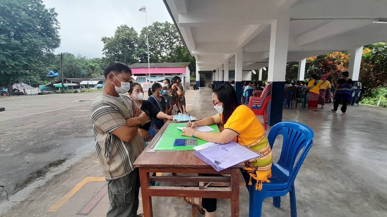 29766 จนท.รพ.สต.บ้านสันป่าไร่ร่วมกับเครือข่ายแม่ยุคใหม่ใส่ใจสุขภาพ จัดอบรมโครงการส่งเสริมความรู้แก่กลุ่มเสี่ยง”เบาหวาน”โรคที่คุณสร้างเอง ณ โรงเรียนบ้านป่าไร่เหนือ โดยมีคุณประนอม จันธิดา จนท.รพ.แม่ระมาดเป็นวิทยากร สนับสนุนงบประมาณจากกองทุนหลักประกันสุขภาพต