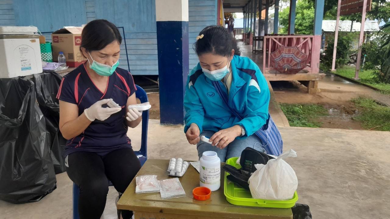 29766 จนท.รพ.สต.บ้านสันป่าไร่ร่วมกับเครือข่ายแม่ยุคใหม่ใส่ใจสุขภาพ จัดอบรมโครงการส่งเสริมความรู้แก่กลุ่มเสี่ยง”เบาหวาน”โรคที่คุณสร้างเอง ณ โรงเรียนบ้านป่าไร่เหนือ โดยมีคุณประนอม จันธิดา จนท.รพ.แม่ระมาดเป็นวิทยากร สนับสนุนงบประมาณจากกองทุนหลักประกันสุขภาพต